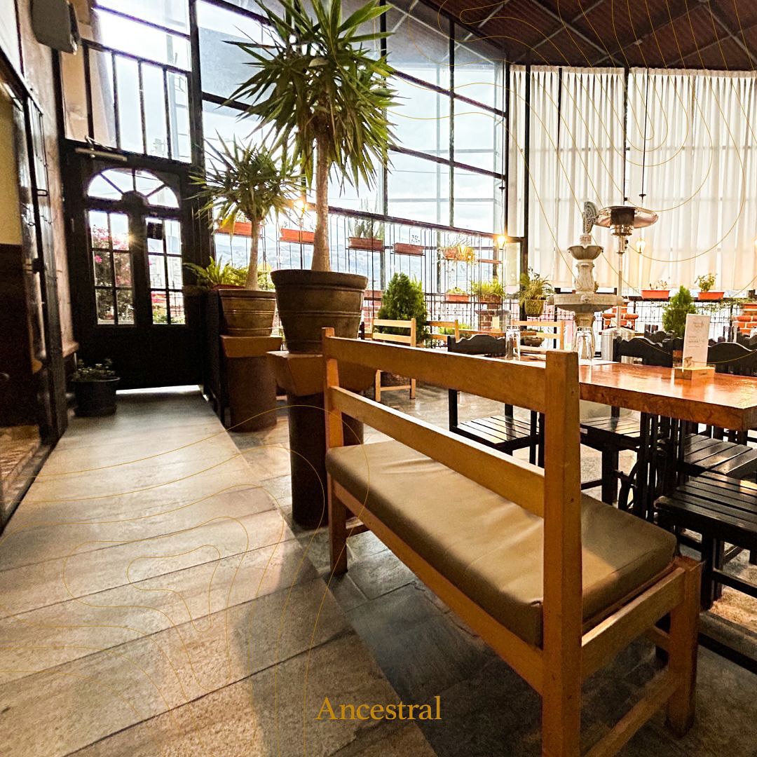 Casona Ancestral dining room